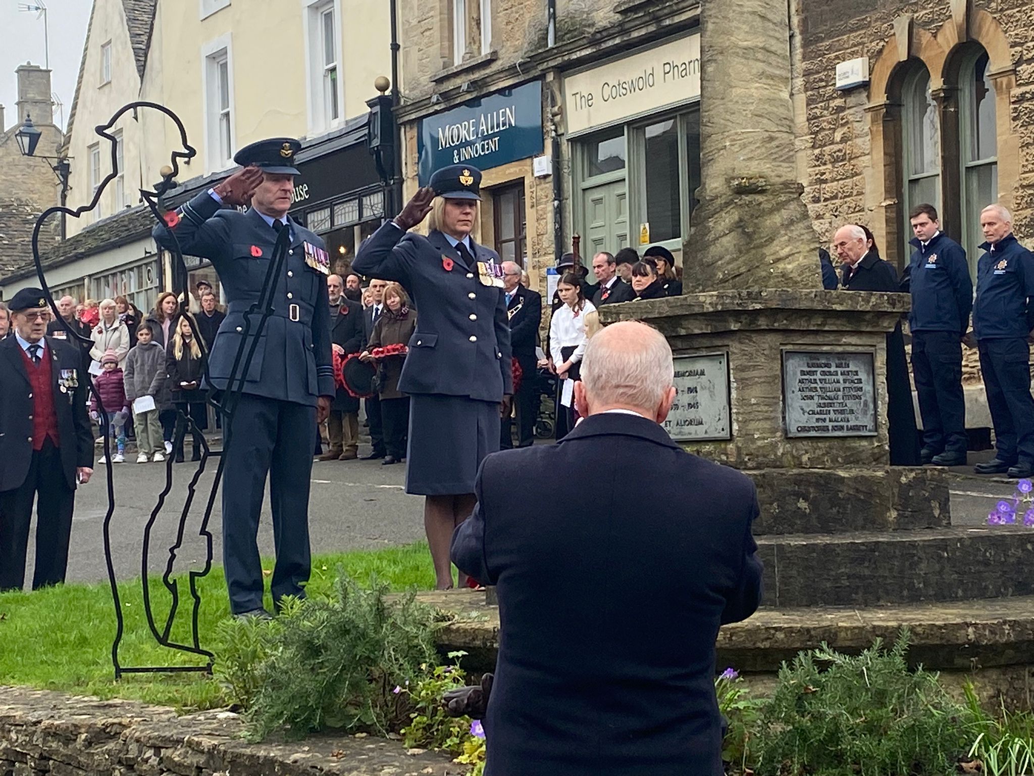 Photo: Flight Lieutenant Hawkins (left) and Master Aircrew Green - Act of Remembrance - Northleach
